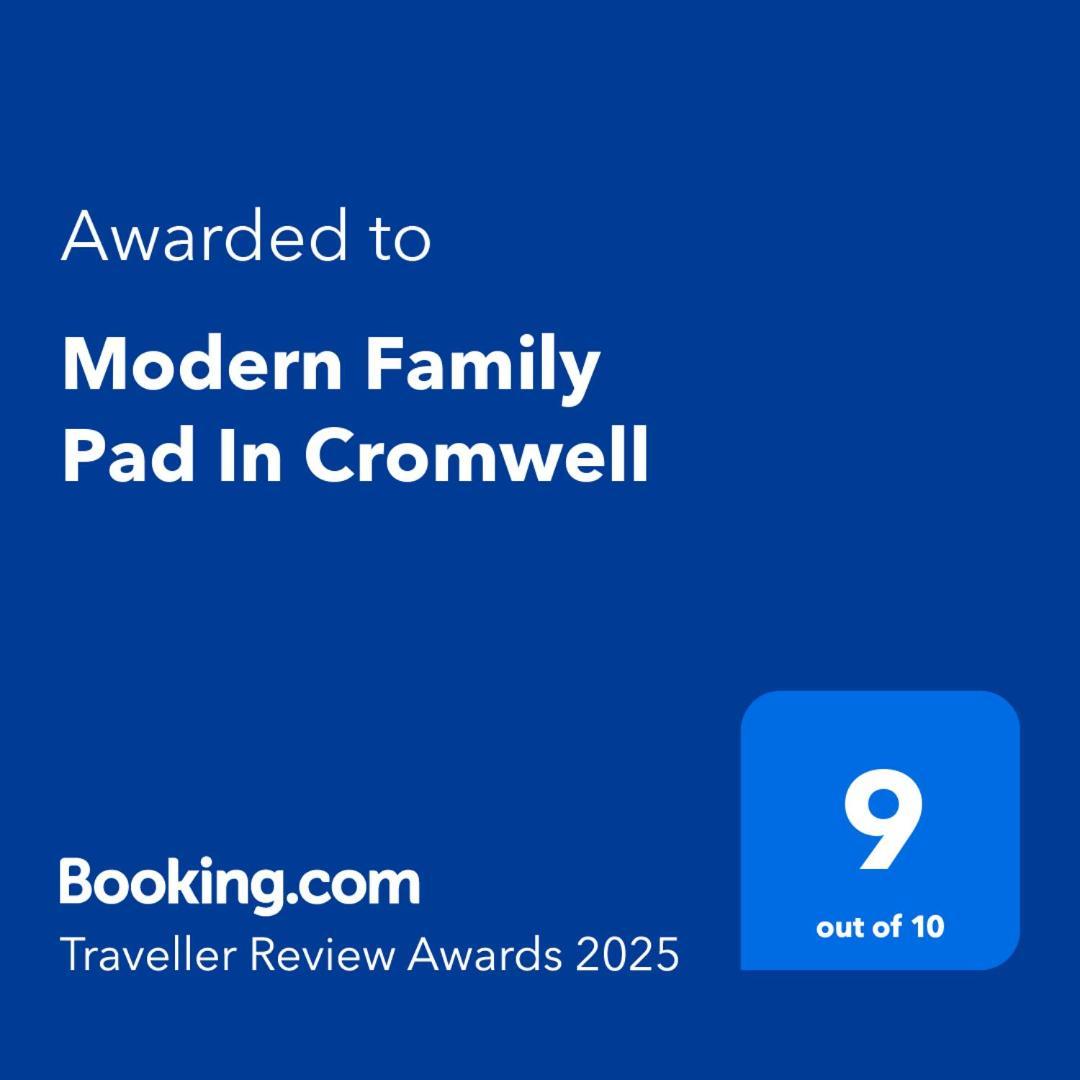Modern Family Pad In Cromwell Villa Buitenkant foto